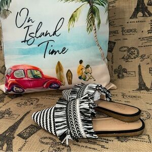 Crown Vintage Black White Woven Pointed Toe Flats Mules Size 6.5